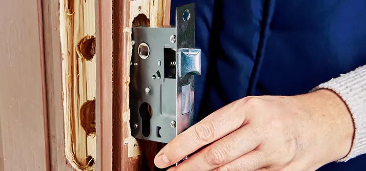 Garage Door Lock Replacement Cote-Saint-Luc