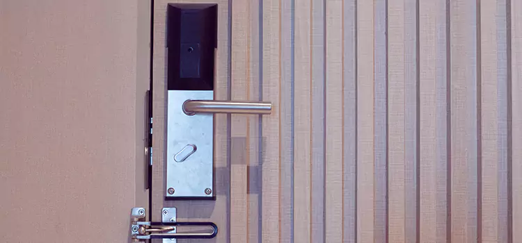 Installing a Maglock Cote-Saint-Luc